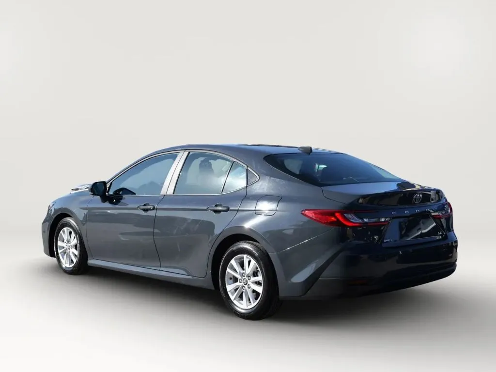 Toyota Camry photo 3
