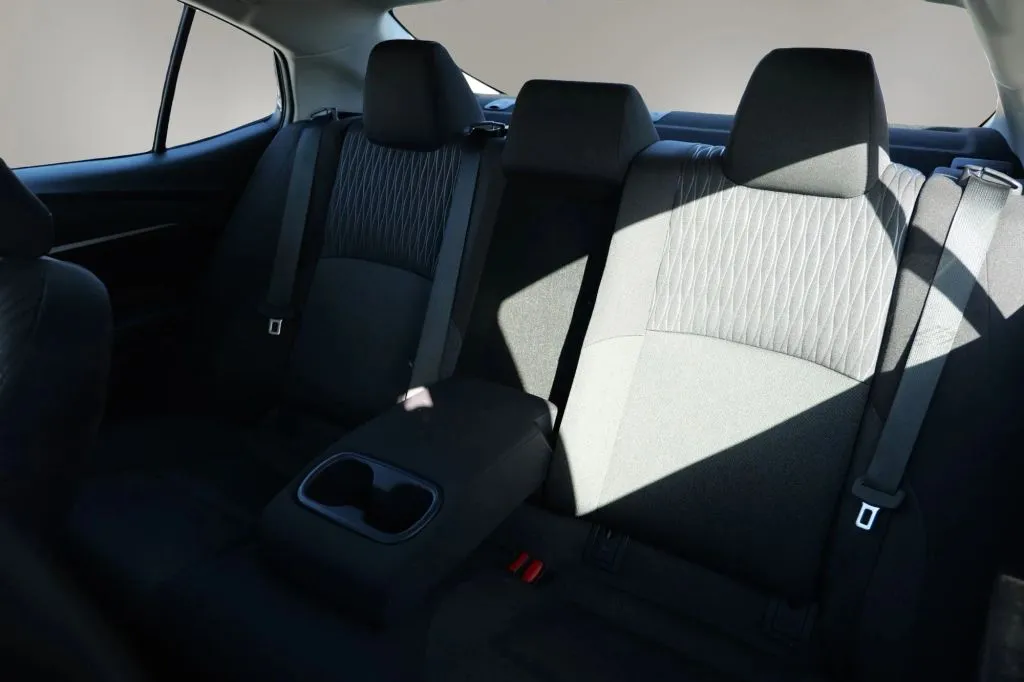 Toyota Camry photo 9