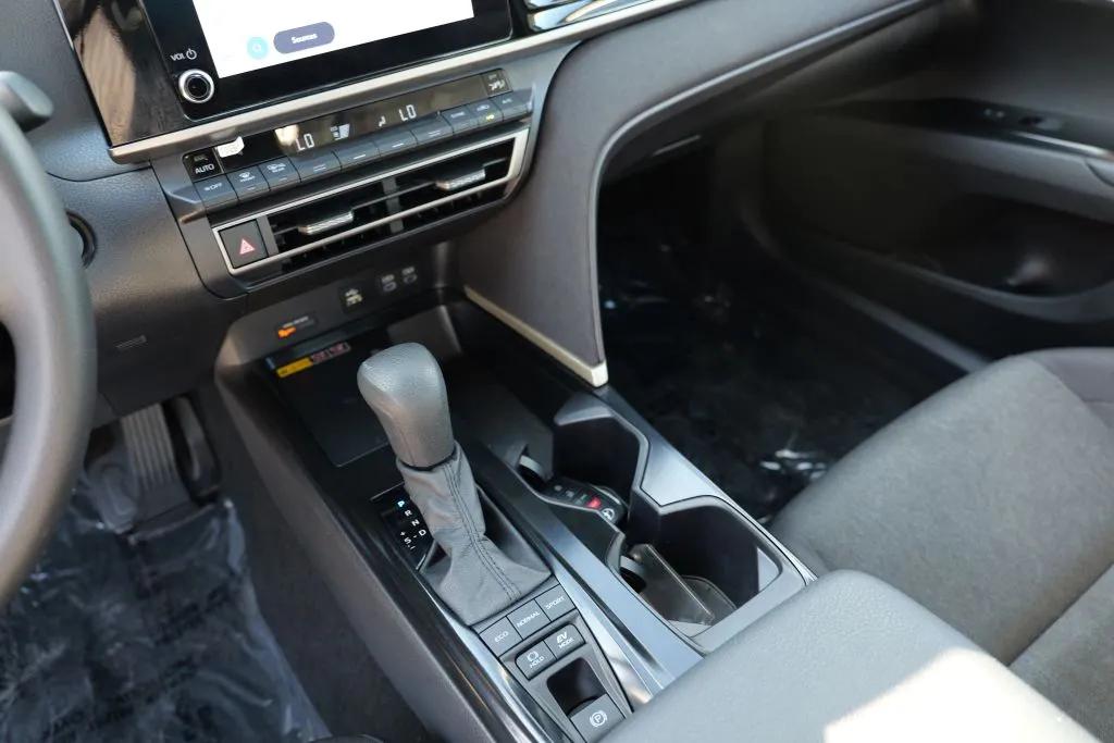 Toyota Camry photo 11