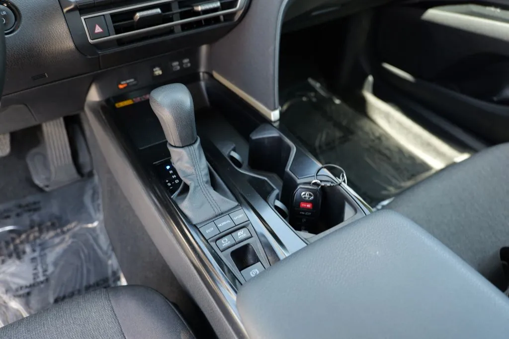 Toyota Camry photo 11