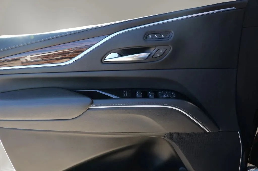 Cadillac Escalade ESV photo 7