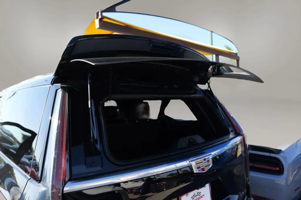 Cadillac Escalade ESV photo 16