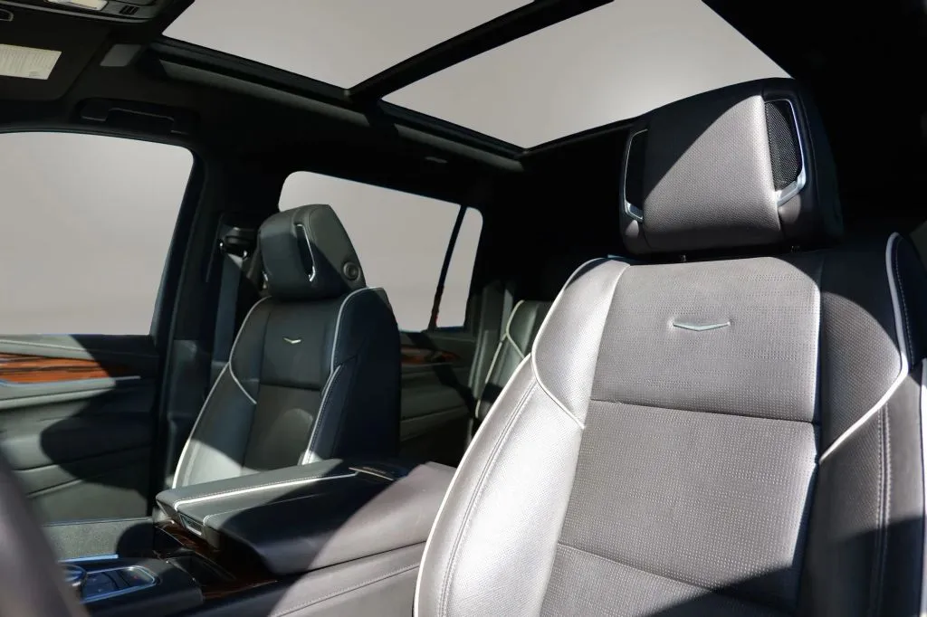 Cadillac Escalade ESV photo 8