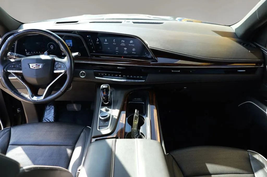 Cadillac Escalade ESV photo 11