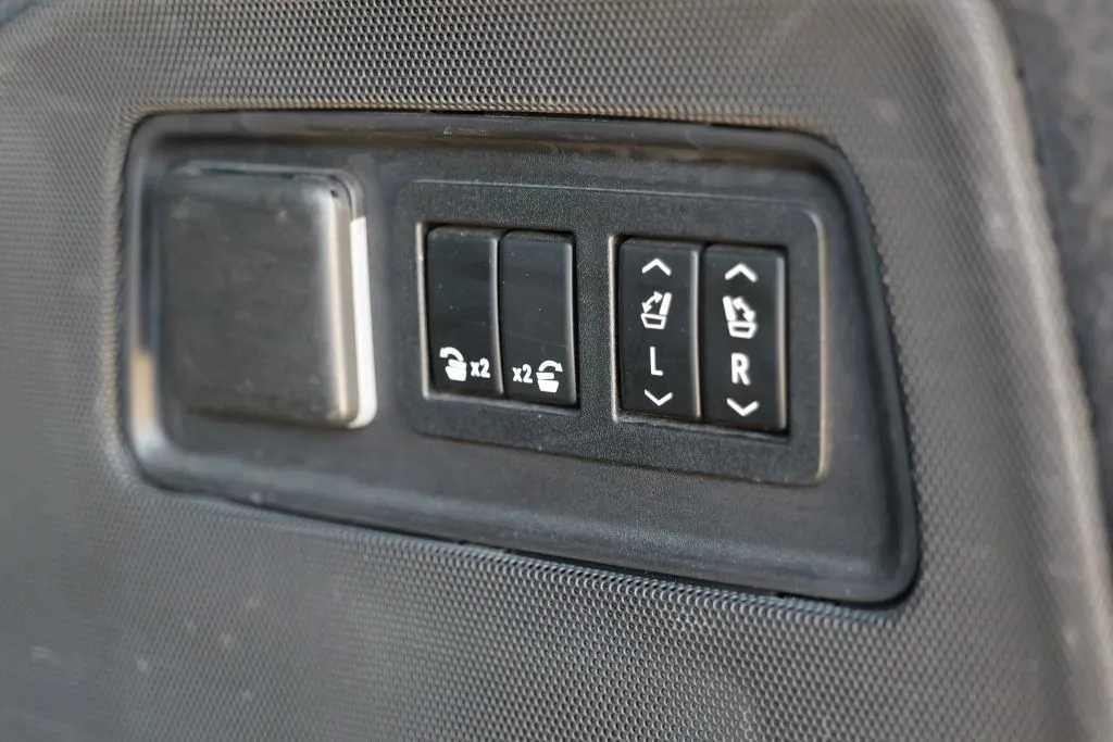 Cadillac Escalade ESV photo 19