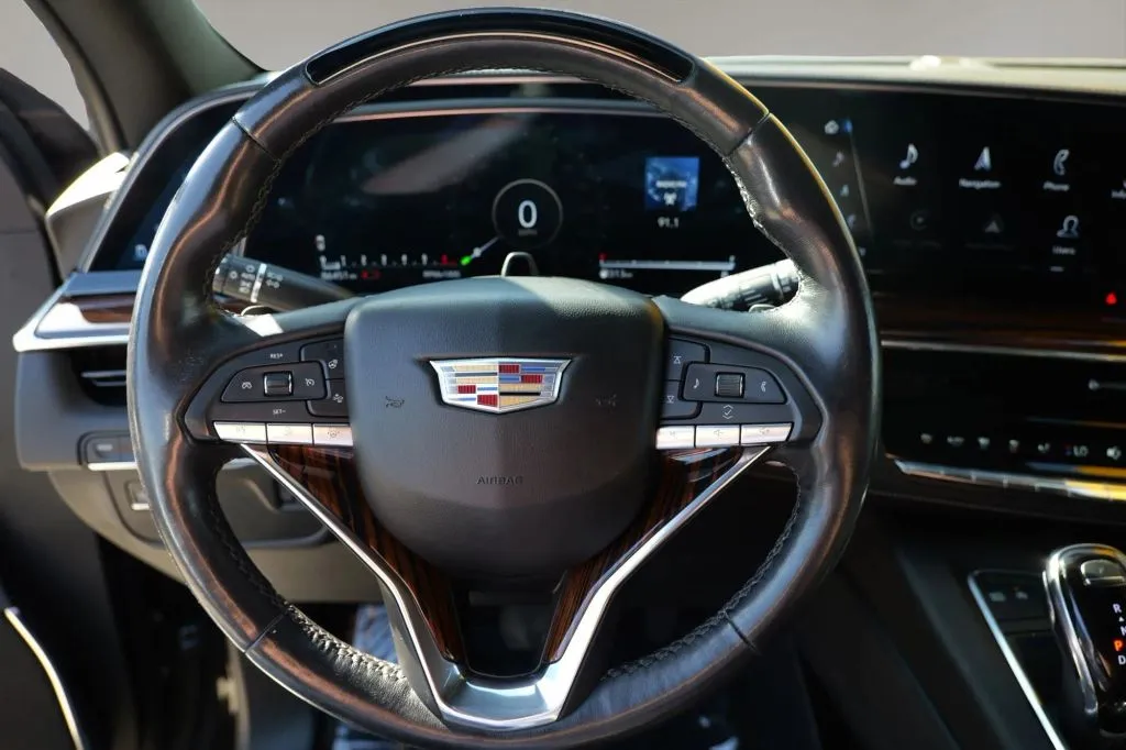 Cadillac Escalade ESV photo 5