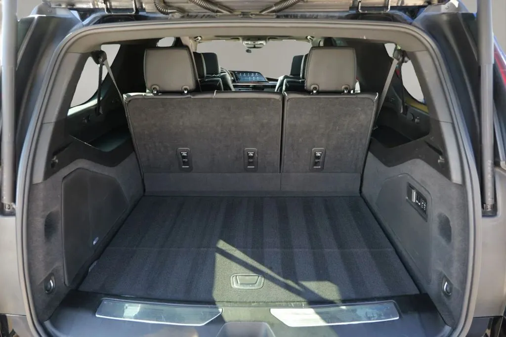 Cadillac Escalade ESV photo 17