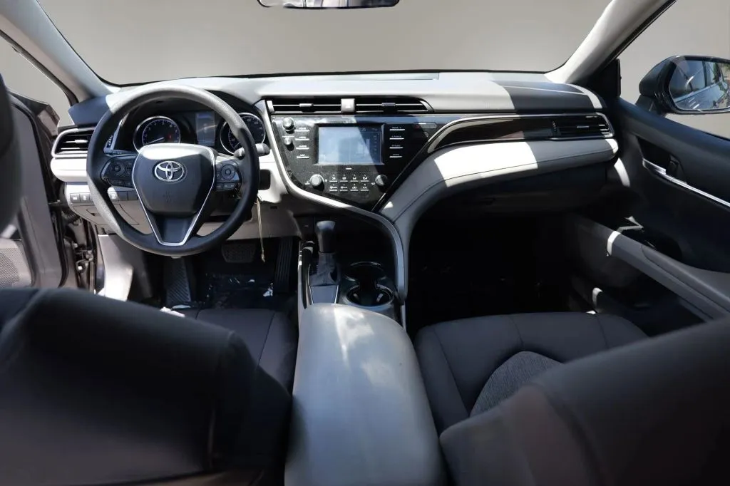Toyota Camry photo 9
