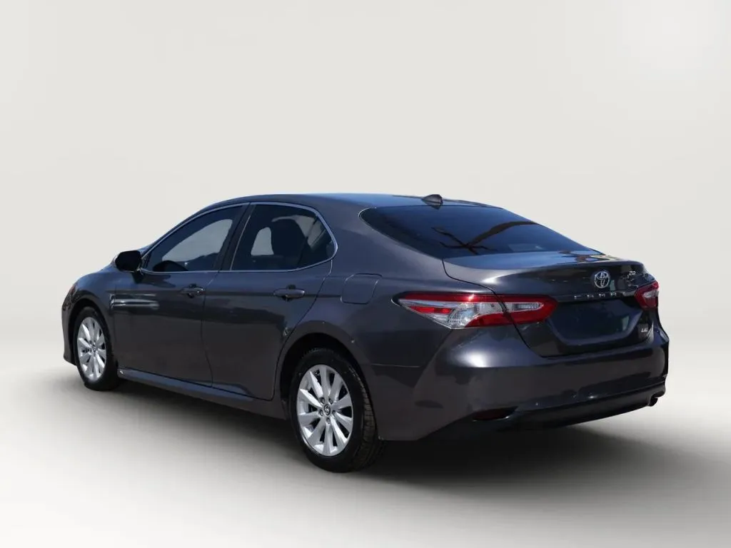 Toyota Camry photo 3