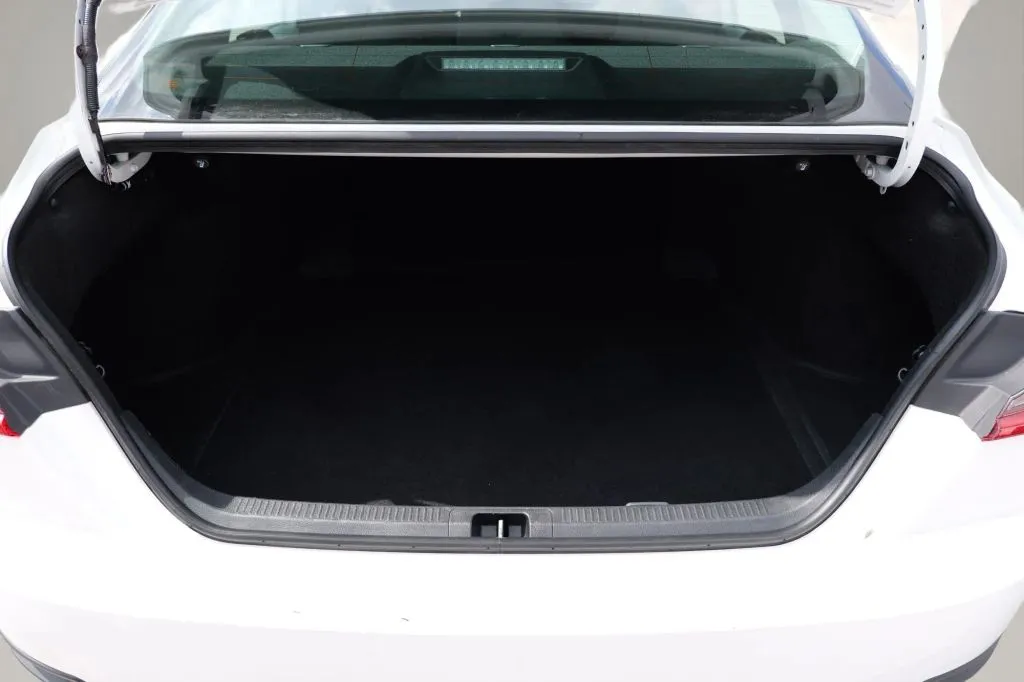 Toyota Camry photo 11