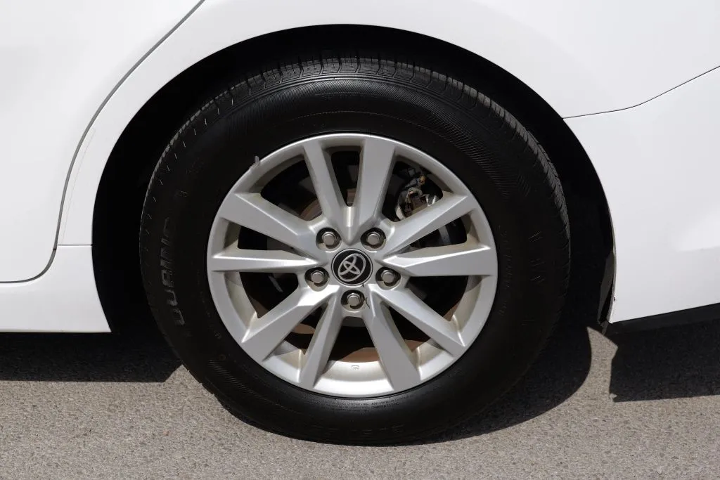 Toyota Camry photo 10