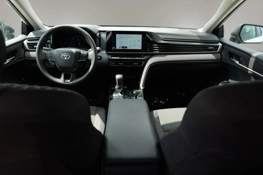 Toyota Camry photo 9