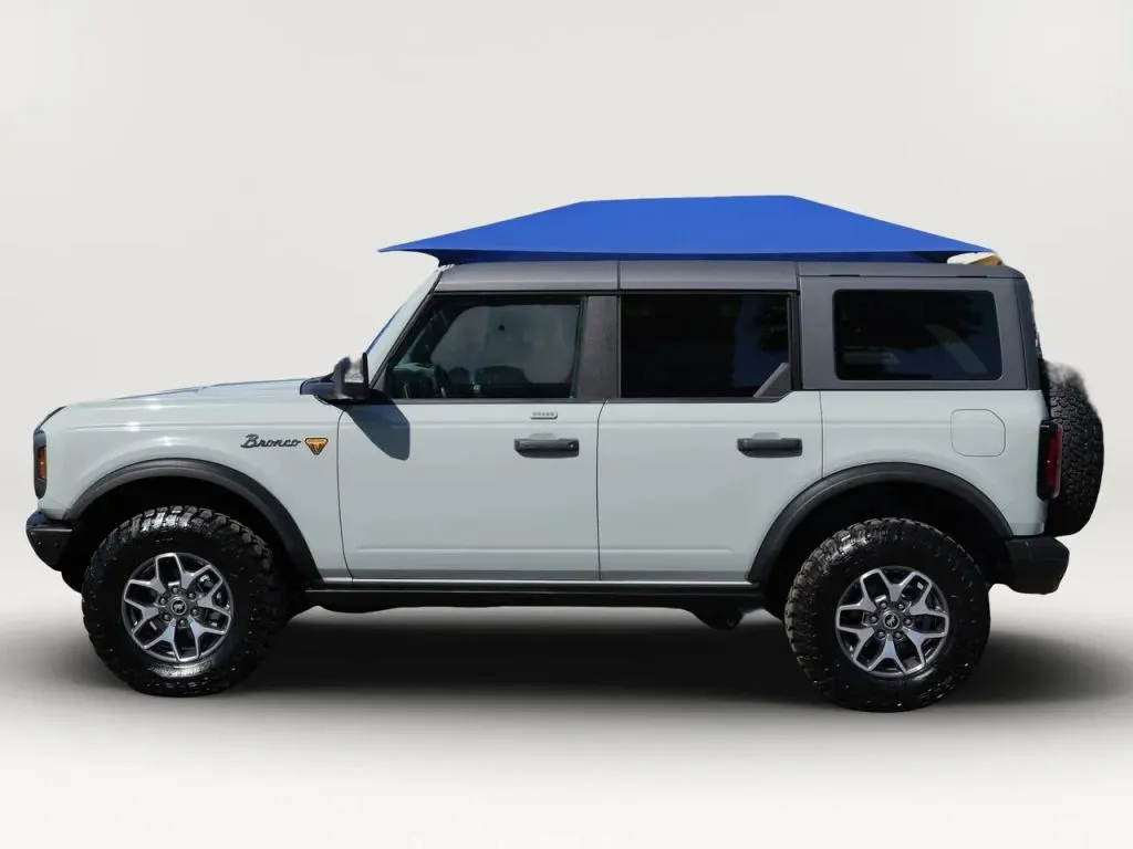 Ford Bronco photo 2