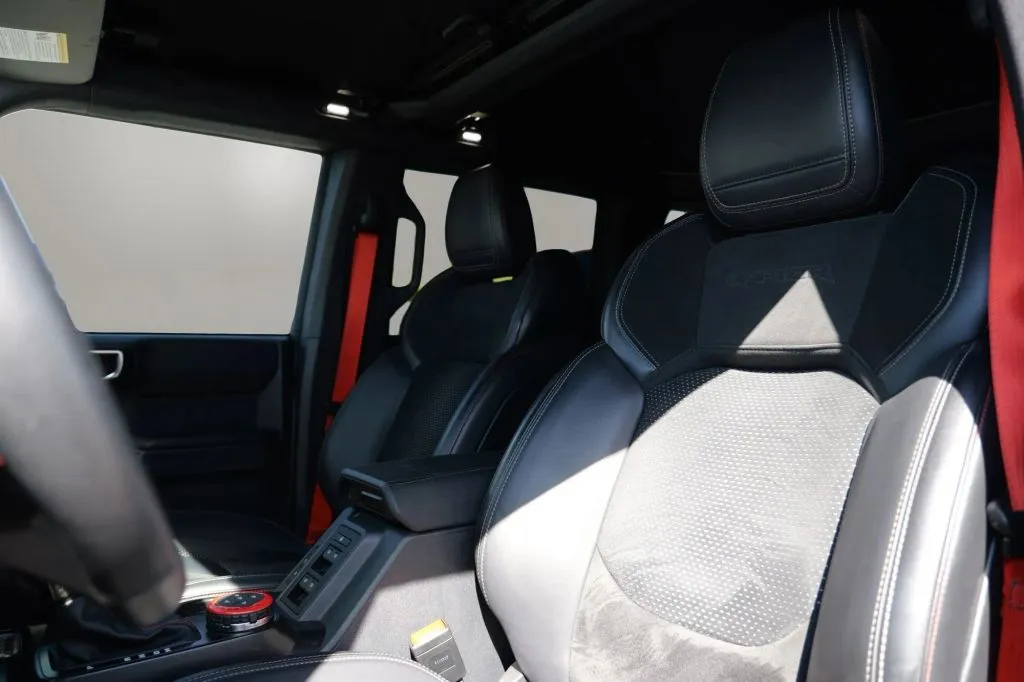 Ford Bronco photo 9