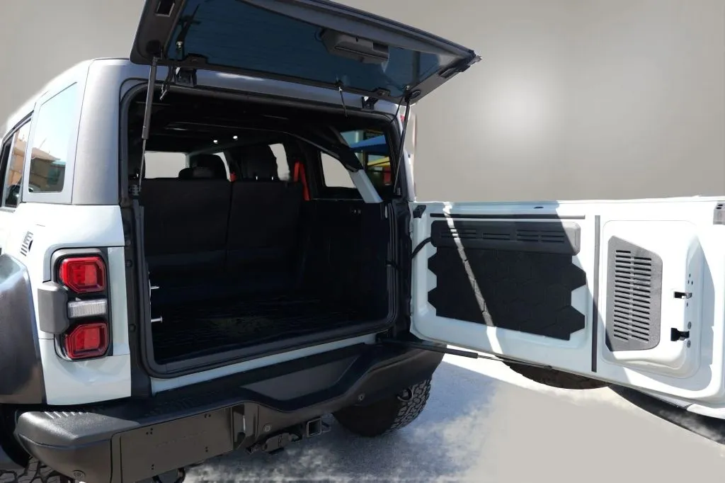 Ford Bronco photo 16