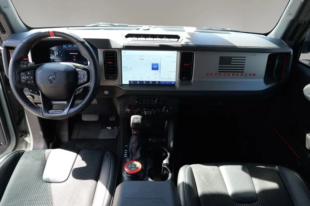 Ford Bronco photo 11