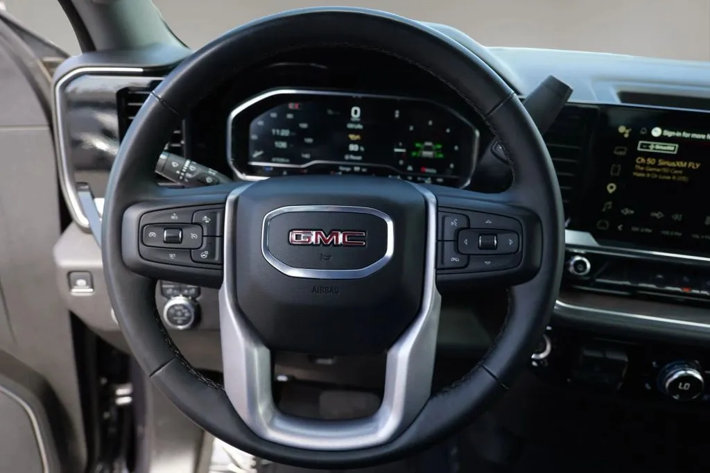 GMC Sierra photo 5
