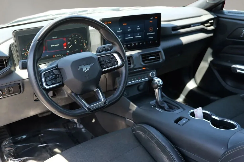 Ford Mustang photo 4