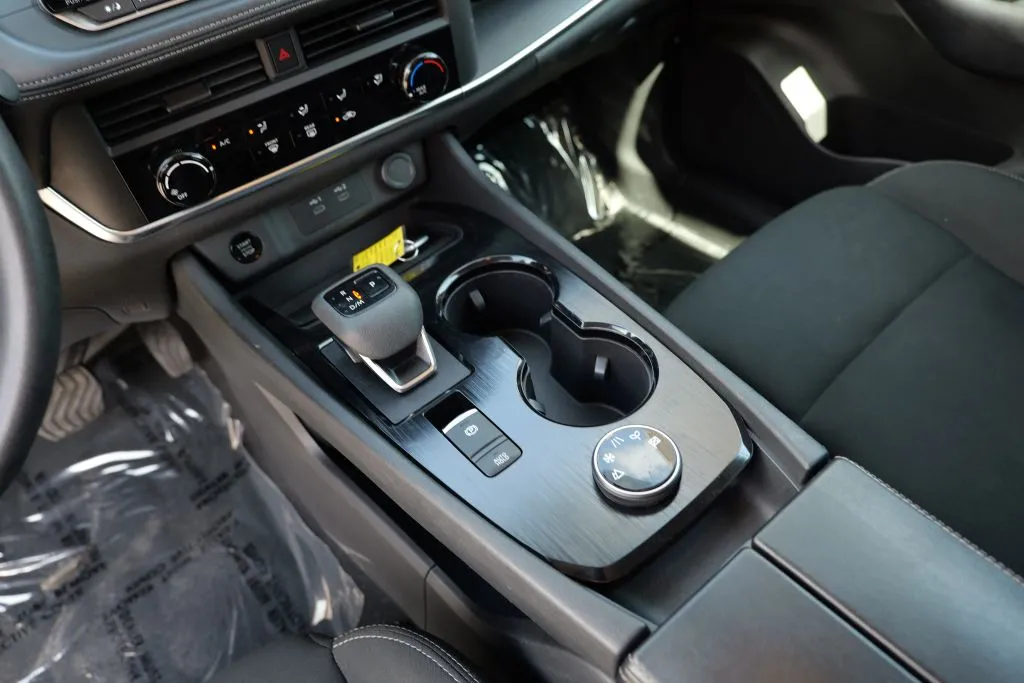 Nissan Rogue photo 11