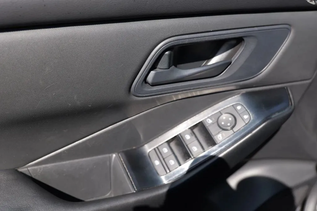 Nissan Rogue photo 7