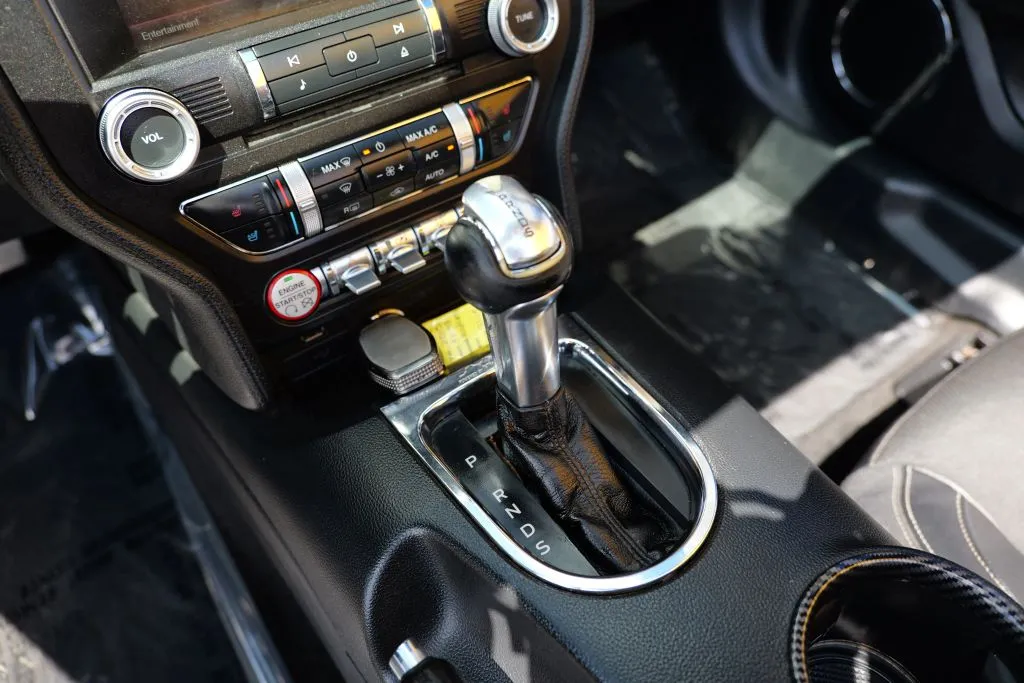 Ford Mustang photo 8