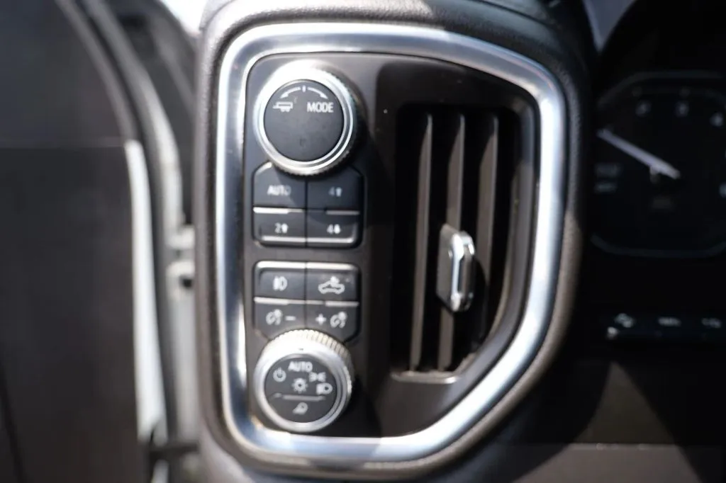 GMC Sierra photo 7