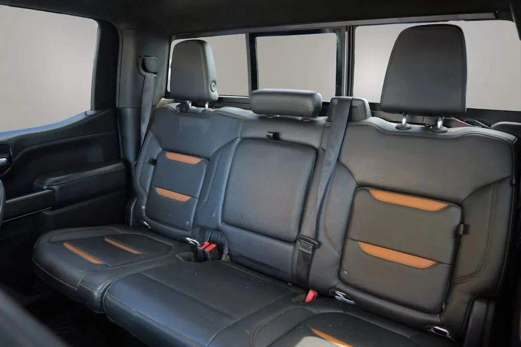 GMC Sierra photo 10