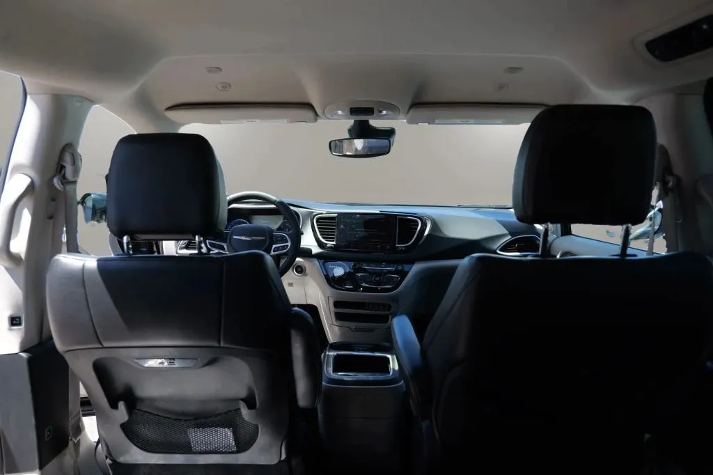 Chrysler Pacifica photo 11