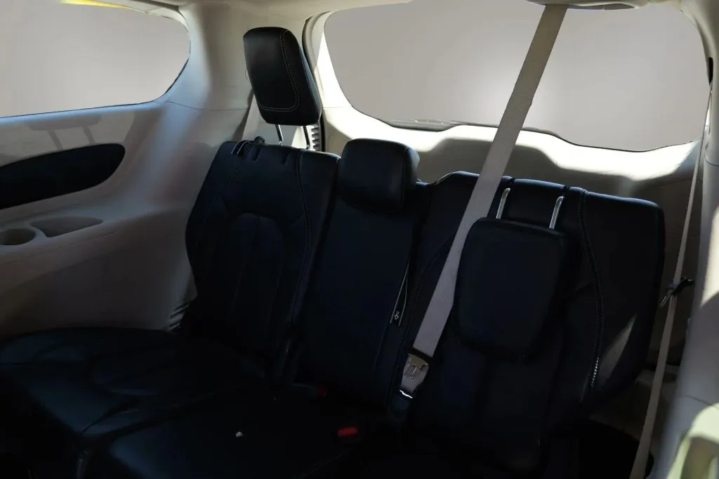 Chrysler Pacifica photo 9