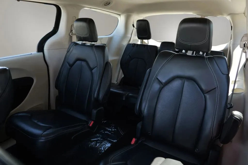 Chrysler Pacifica photo 8