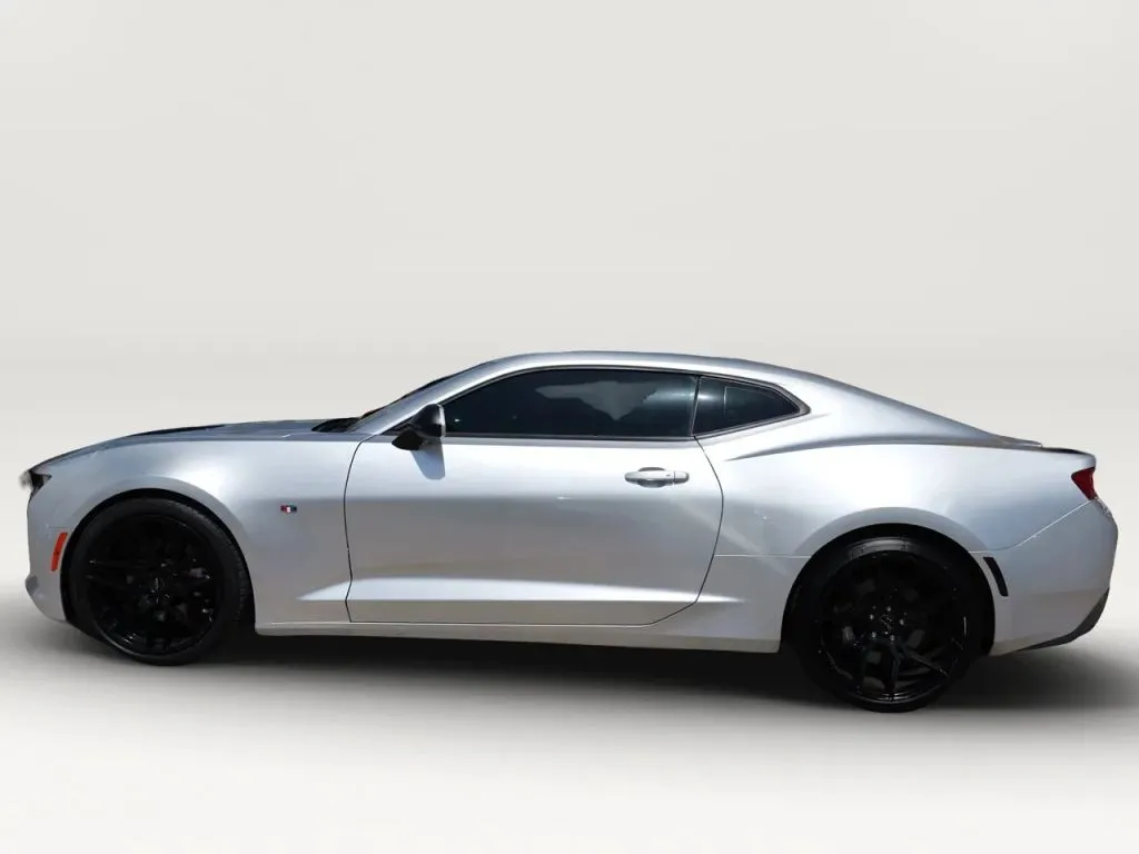 Chevrolet Camaro photo 2
