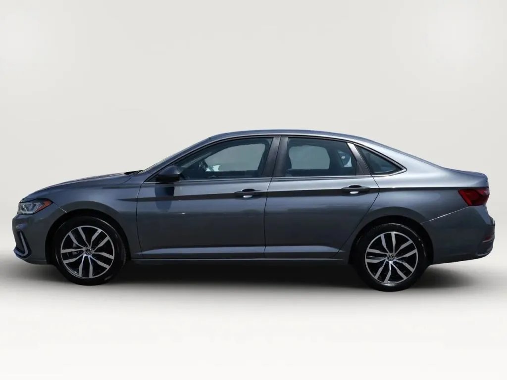 Volkswagen Jetta photo 2