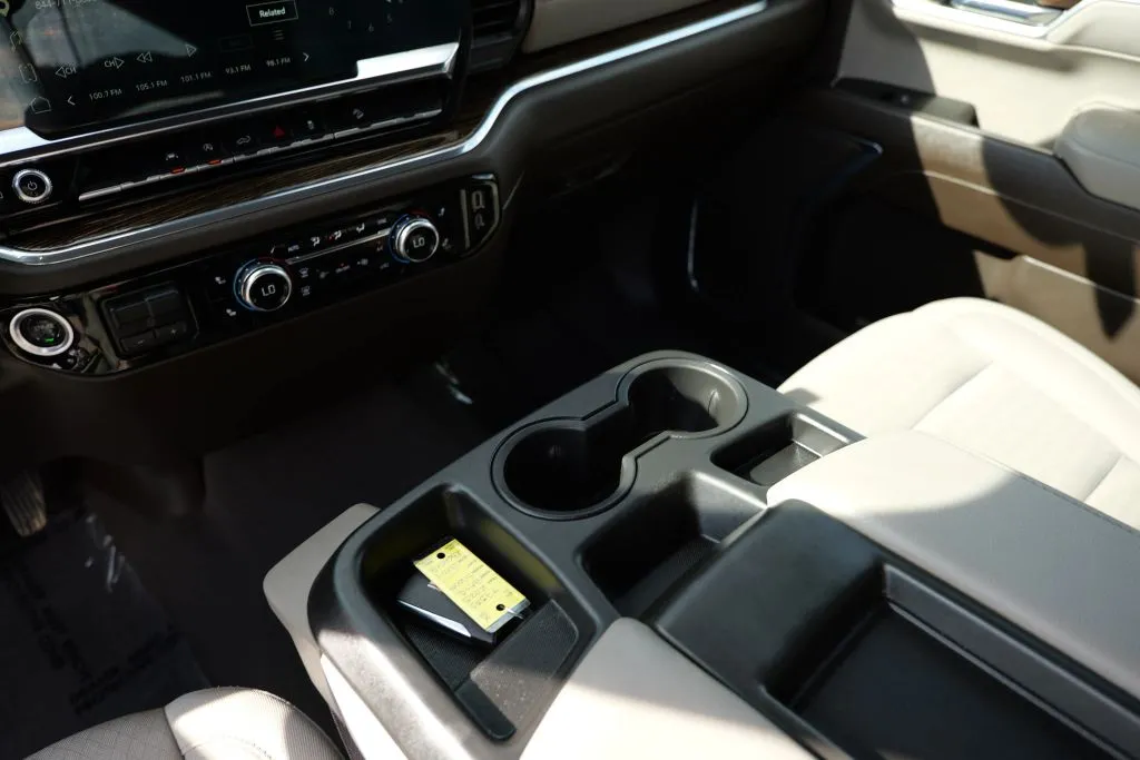 GMC Sierra photo 12