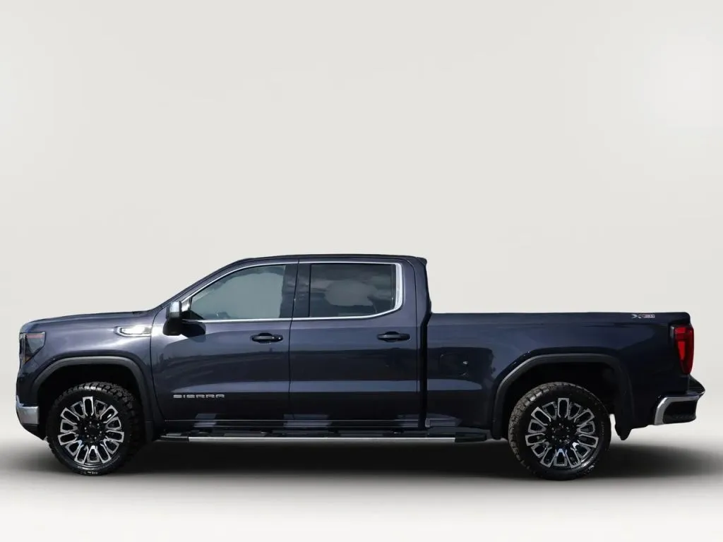 GMC Sierra photo 2