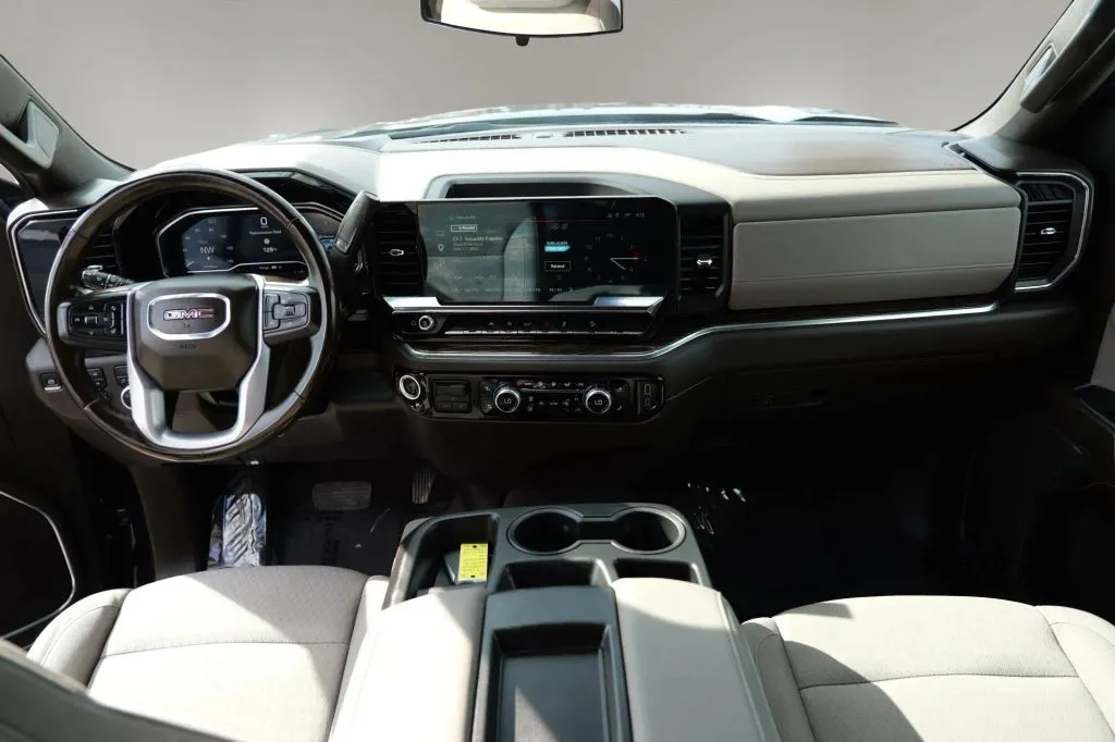 GMC Sierra photo 11