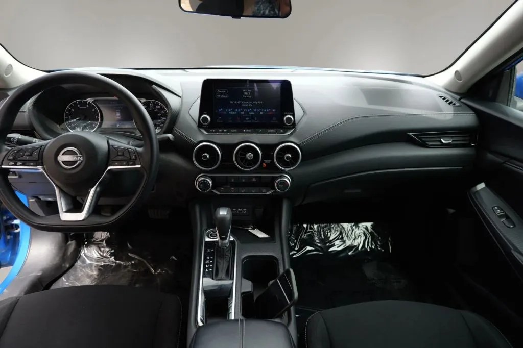 Nissan Sentra photo 11