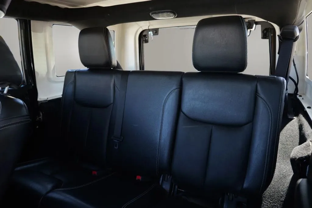 Jeep Wrangler photo 9