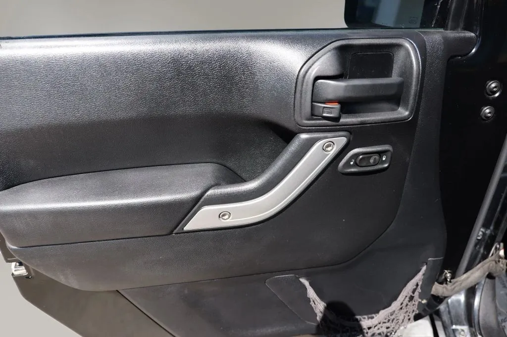 Jeep Wrangler photo 7