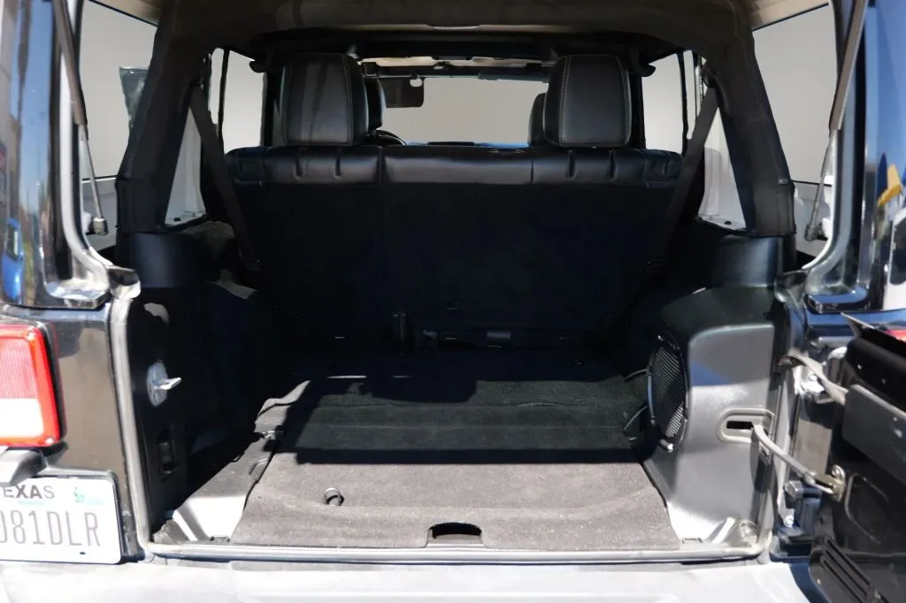 Jeep Wrangler photo 13