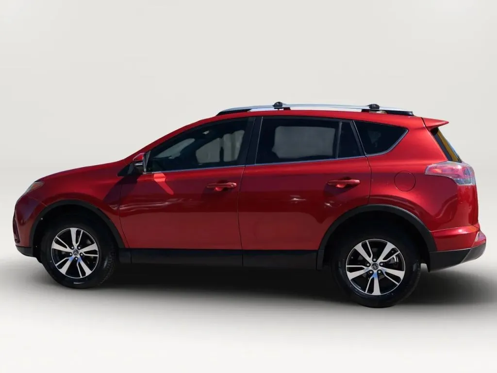 Toyota RAV4 photo 2