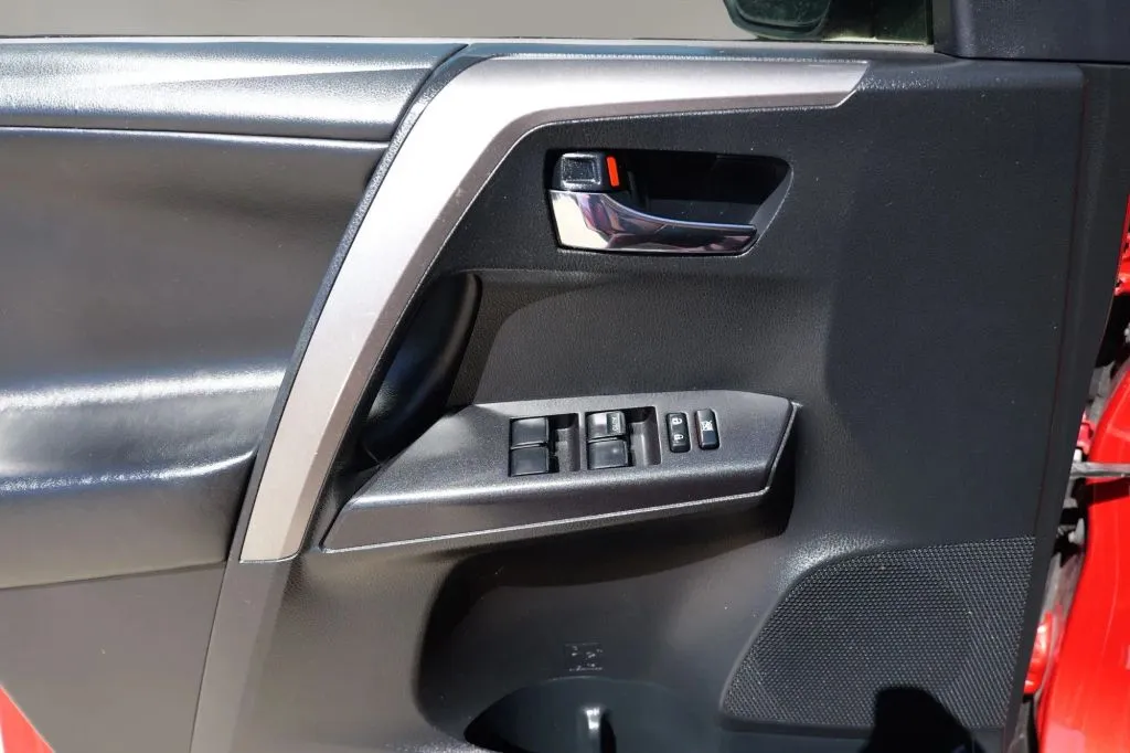 Toyota RAV4 photo 7