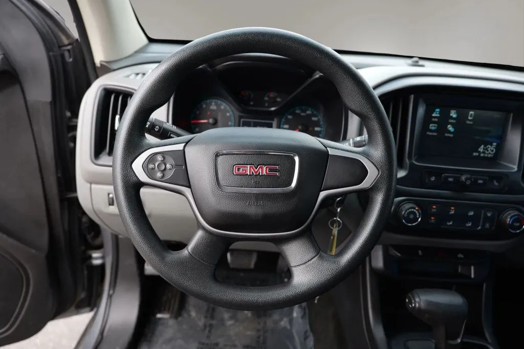 GMC Canyon photo 5