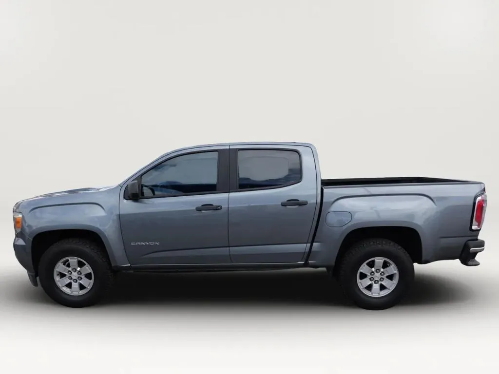 GMC Canyon photo 2
