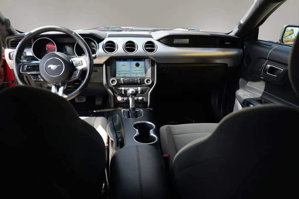 Ford Mustang photo 9