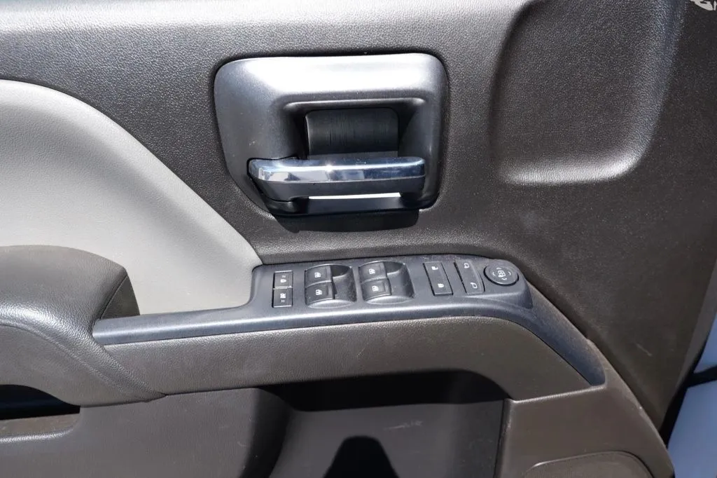 GMC Sierra photo 8