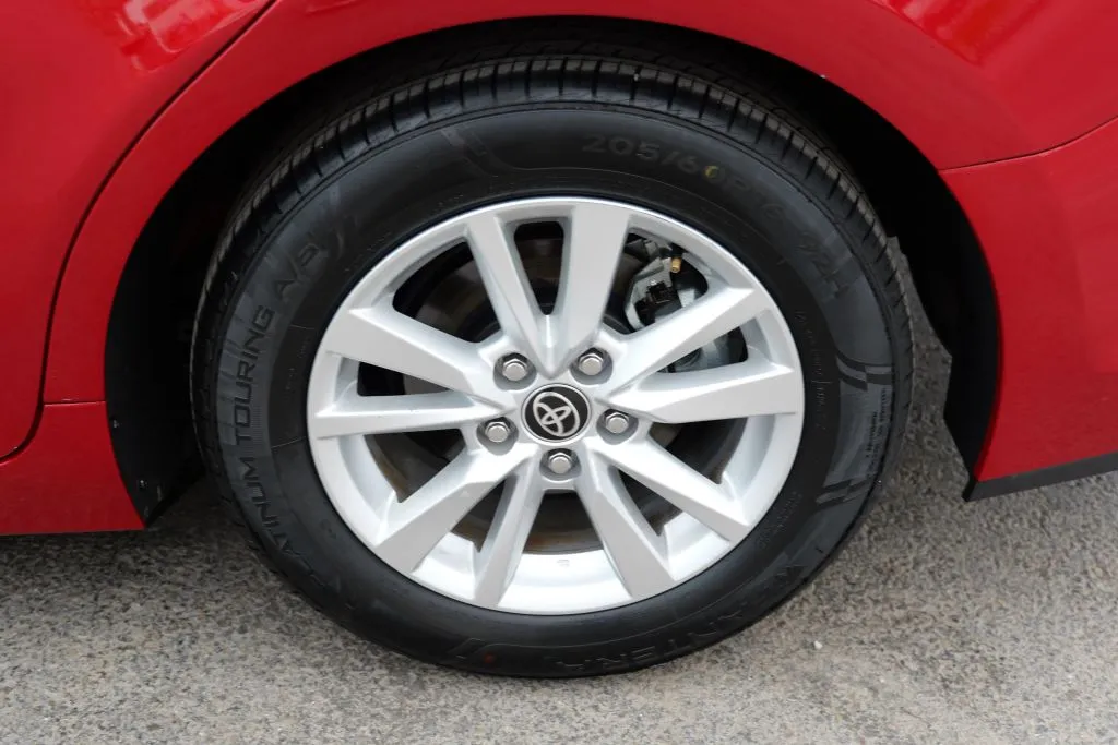 Toyota Camry photo 12