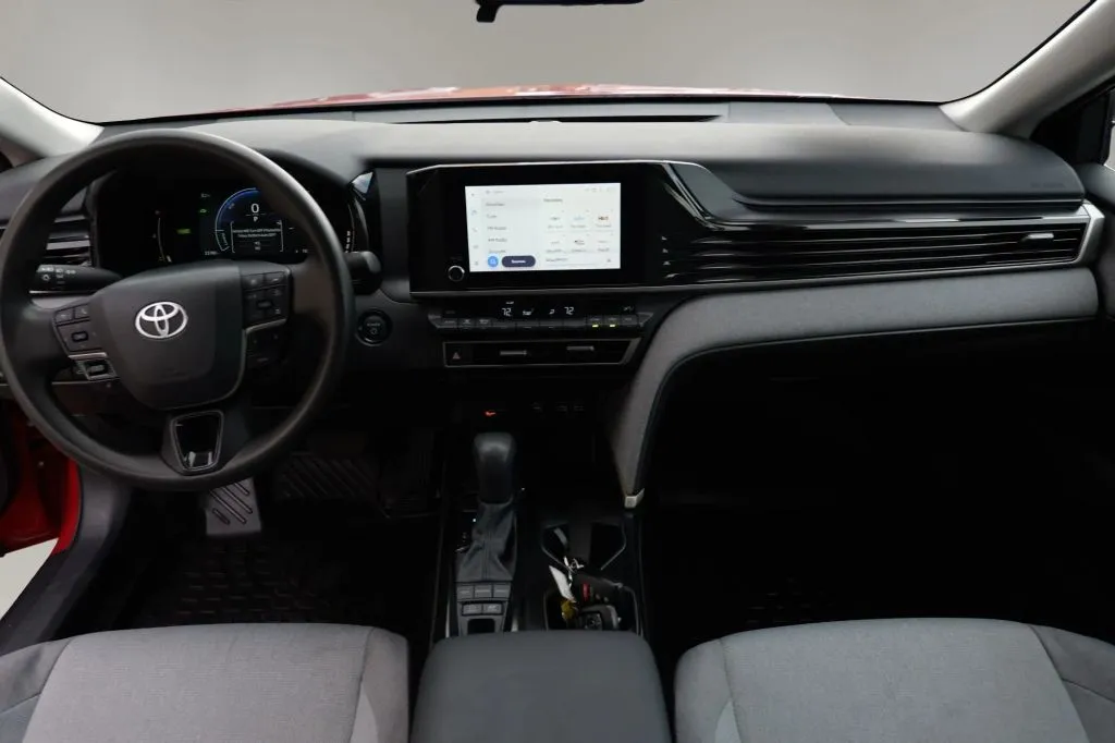 Toyota Camry photo 10
