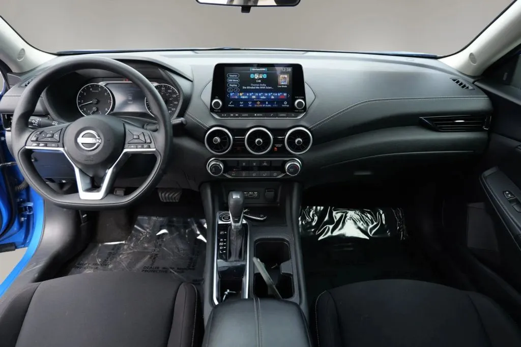 Nissan Sentra photo 10