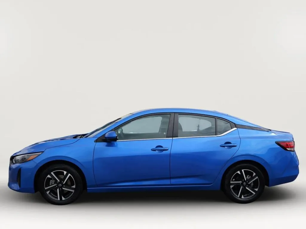 Nissan Sentra photo 2