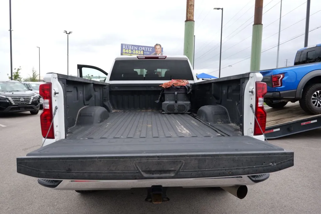 Chevrolet 3500HD photo 13
